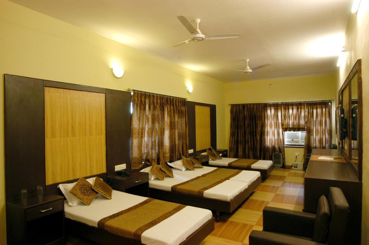 Hotel Varuna Varanasi Exterior foto