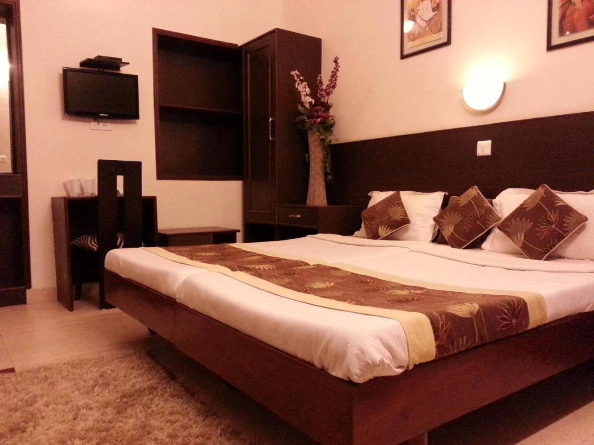 Hotel Varuna Varanasi Exterior foto